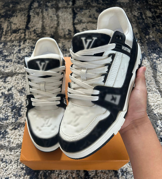 White/black trainers